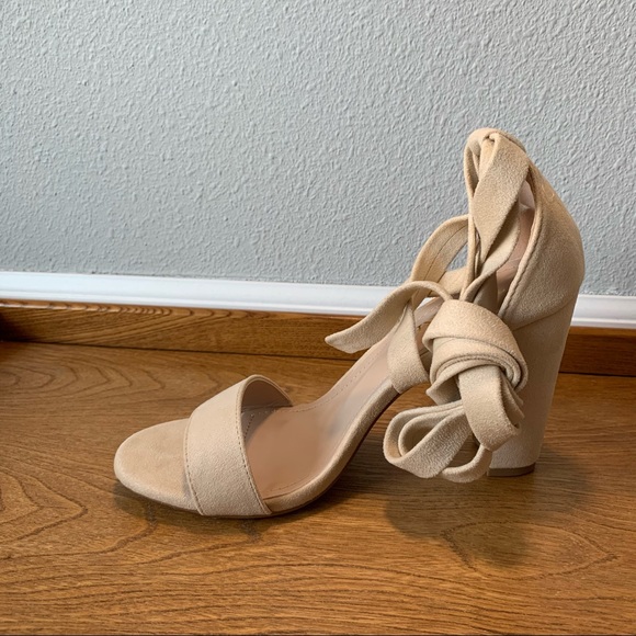 Strappy Heel Size 8 NWOT - Picture 3 of 11